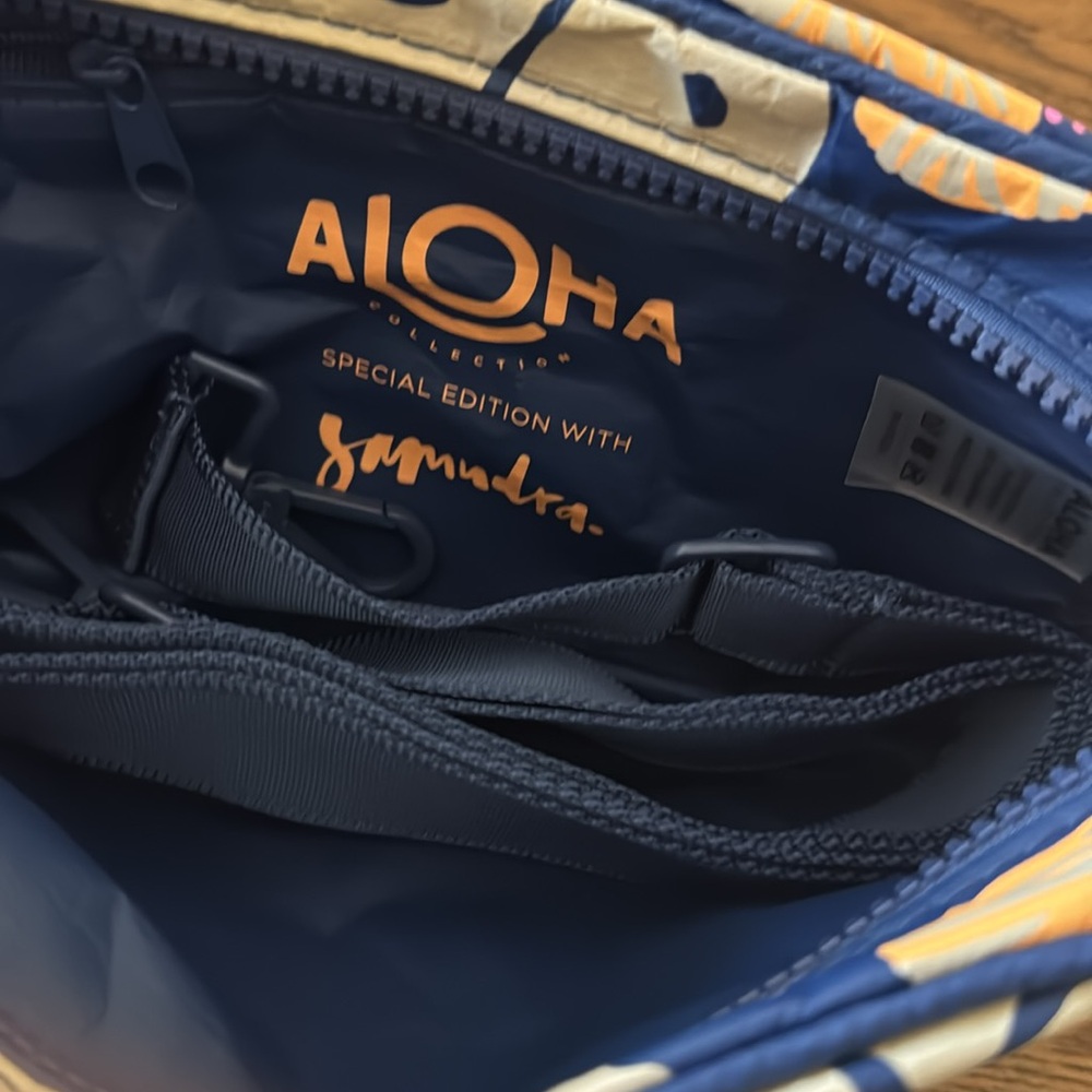 Aloha Navy Floral Splash-Proof Bag - Picture 8 of 10